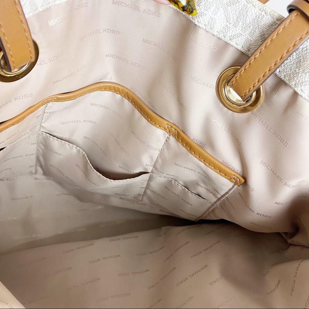 Michael Kors JET SET Vanilla Large Tote - Picture 12 of 14